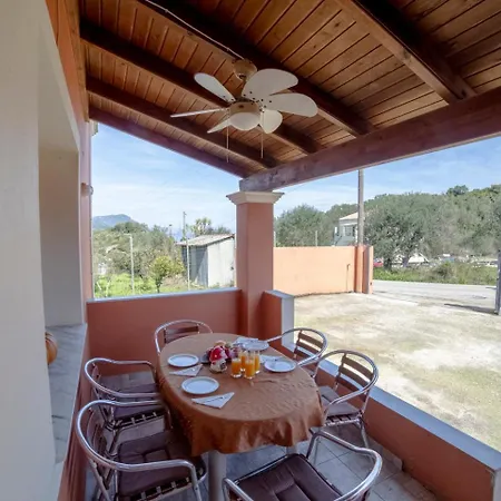 Markatis House With Views To Corfu East *