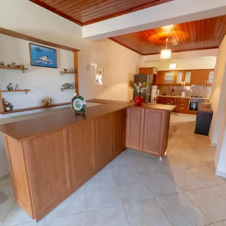 Markatis House With Views To Corfu East بيت للعطل *