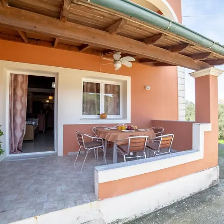 Markatis House With Views To Corfu East بيت للعطل Kato Spilaion