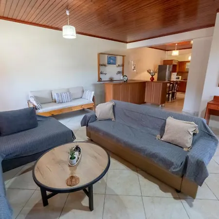 Markatis House With Views To Corfu East بيت للعطل Kato Spilaion