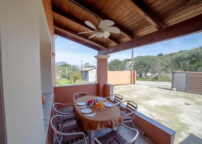 Markatis House With Views To Corfu East *
