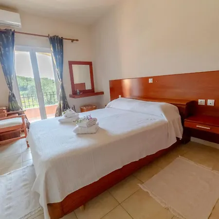 Markatis House With Views To Corfu East Vakantiehuis